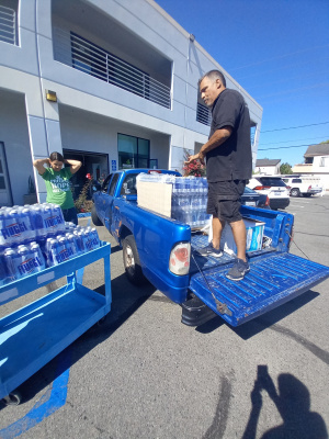 20220726_bottled-water-for-homeless-people